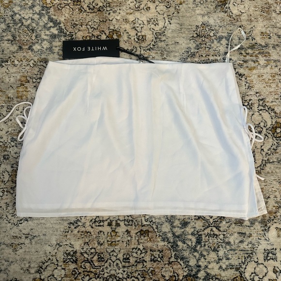 WHITE FOX NWT New Flame Mini Skirt in WHITE - Picture 2 of 4
